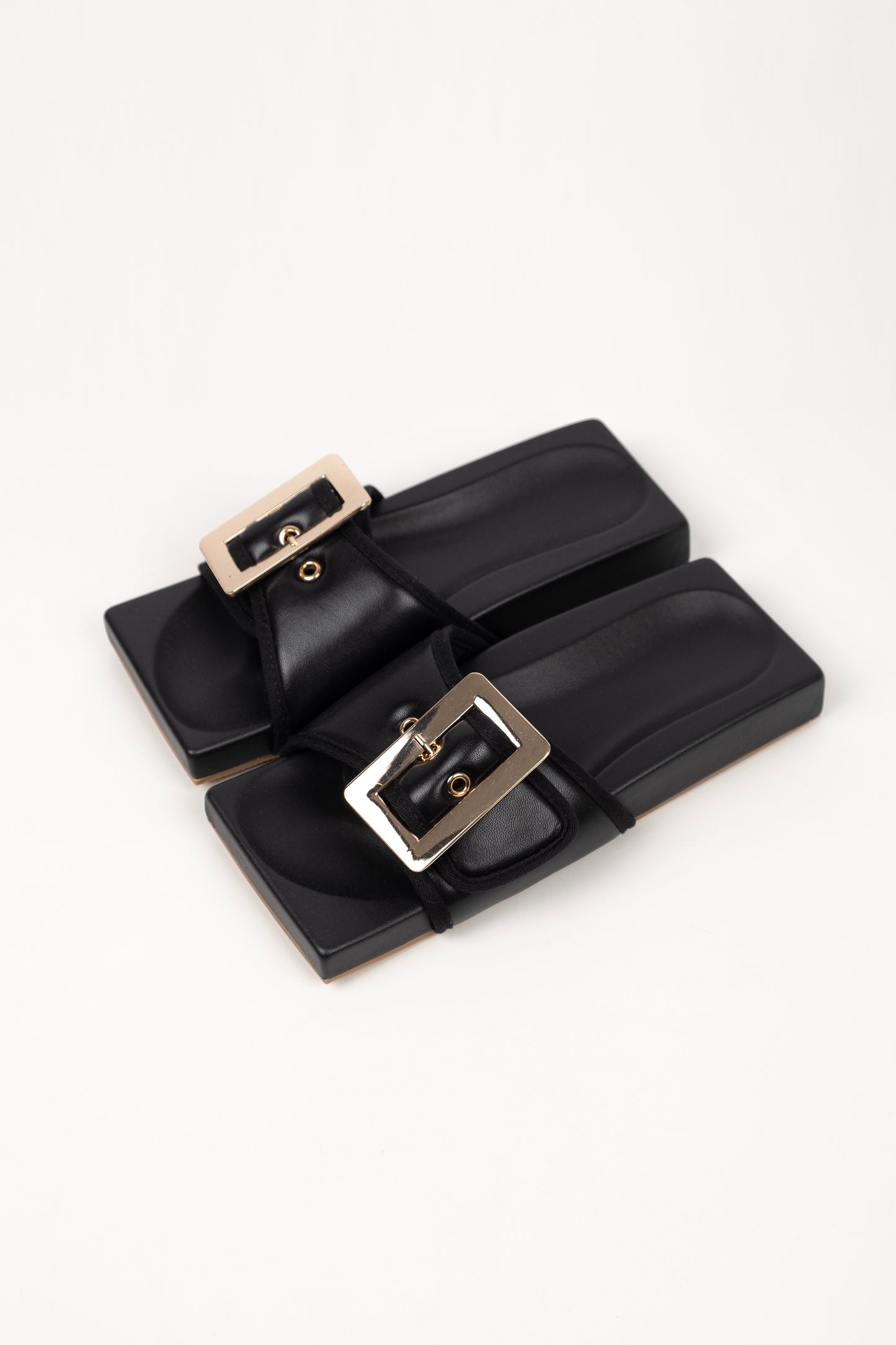 N E O European Square Simple At Mosphere Flat Shoes