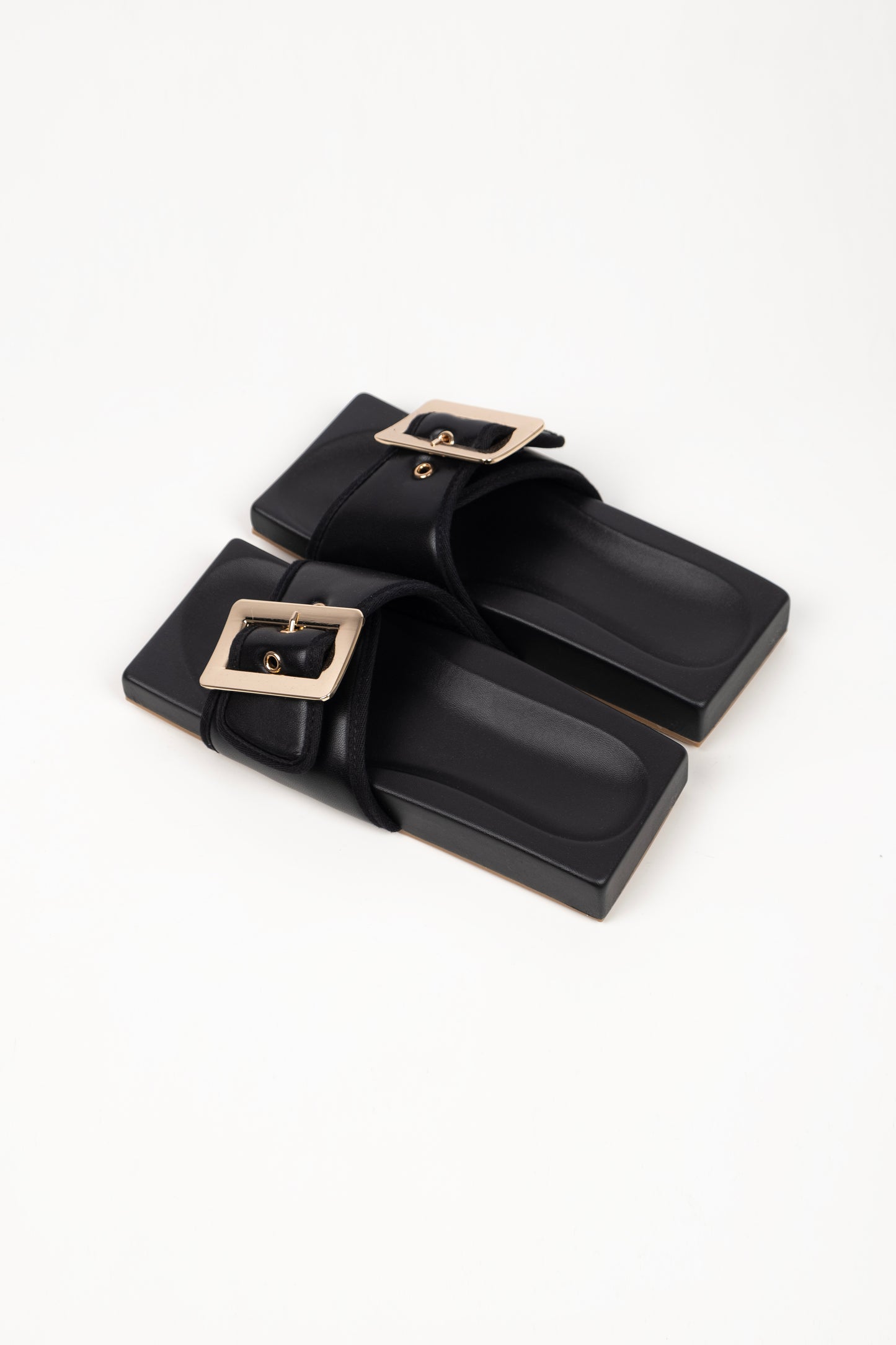 N E O European Square Simple At Mosphere Flat Shoes