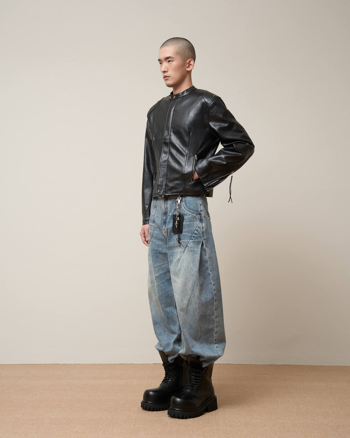 Vol.3 Ch.2 Relaxed Curved-Seam Jeans