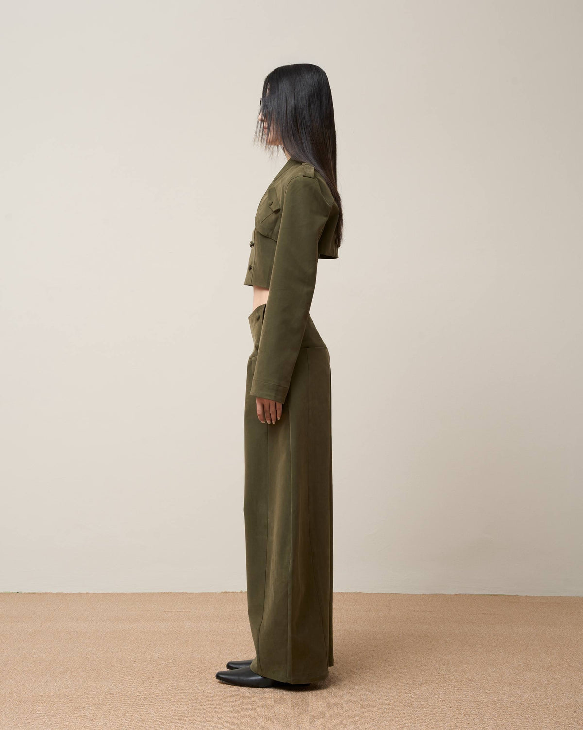Vol.3 Ch.2 Button Barrel Leg Trousers