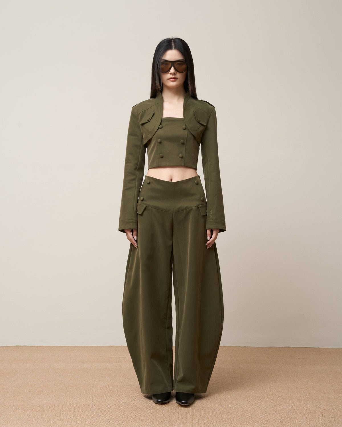 Vol.3 Ch.2 Button Barrel Leg Trousers