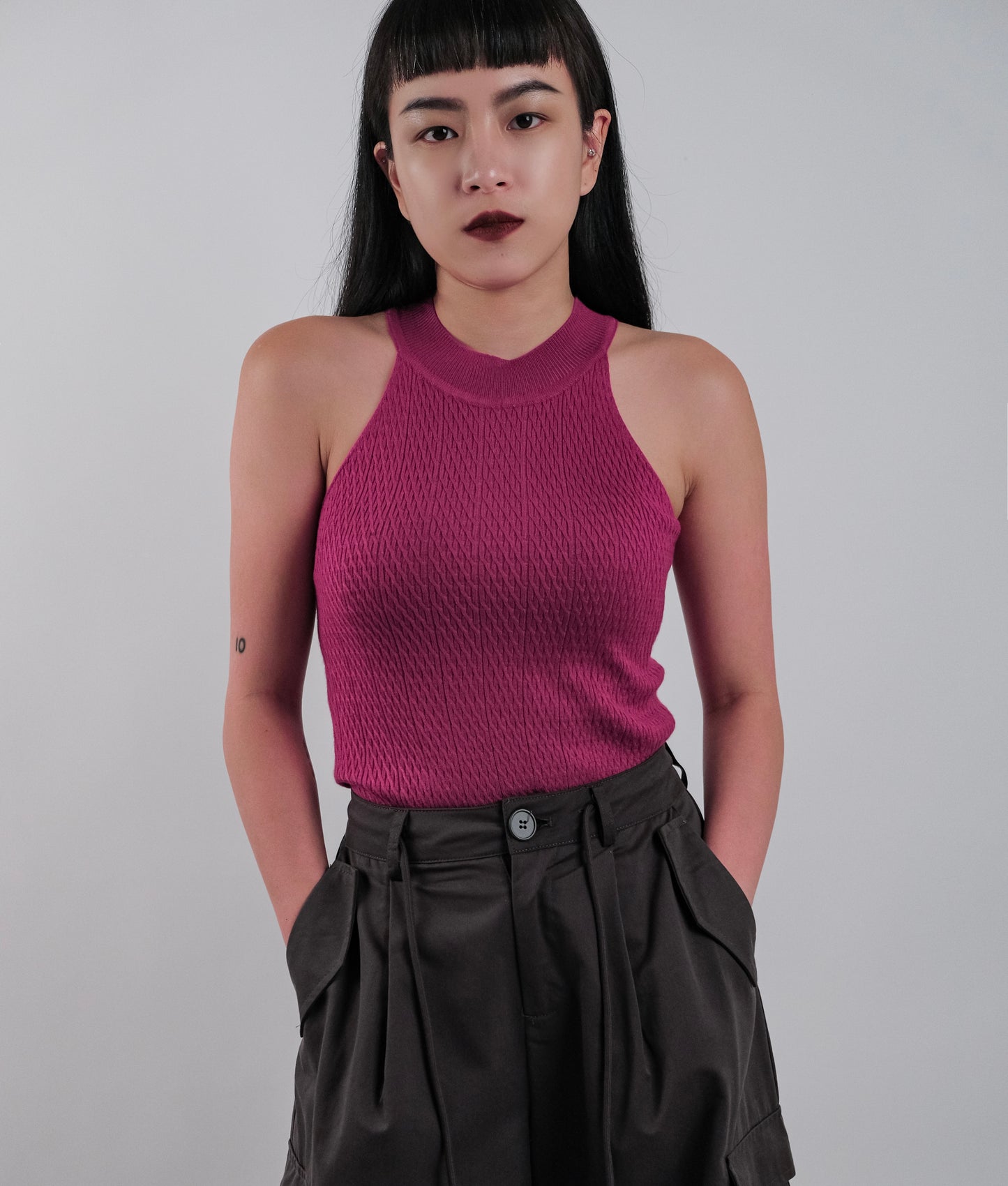 N E O Cut In Knit Top