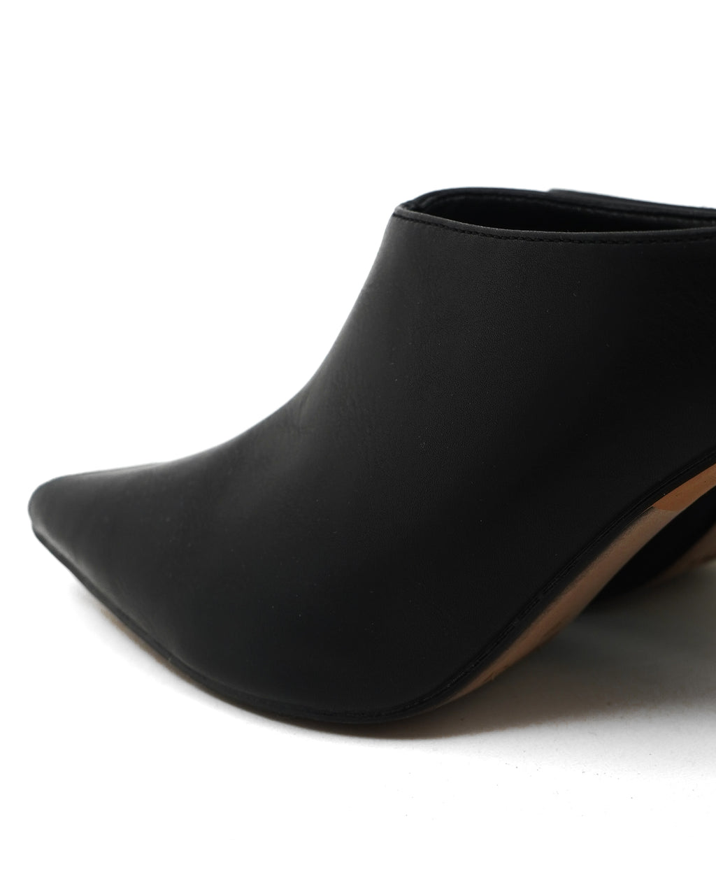 N E O Flip On Pointed Toe Heels